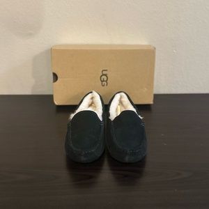 BRAND NEW! NEVER WORN! UGG Slippers little boys size 1